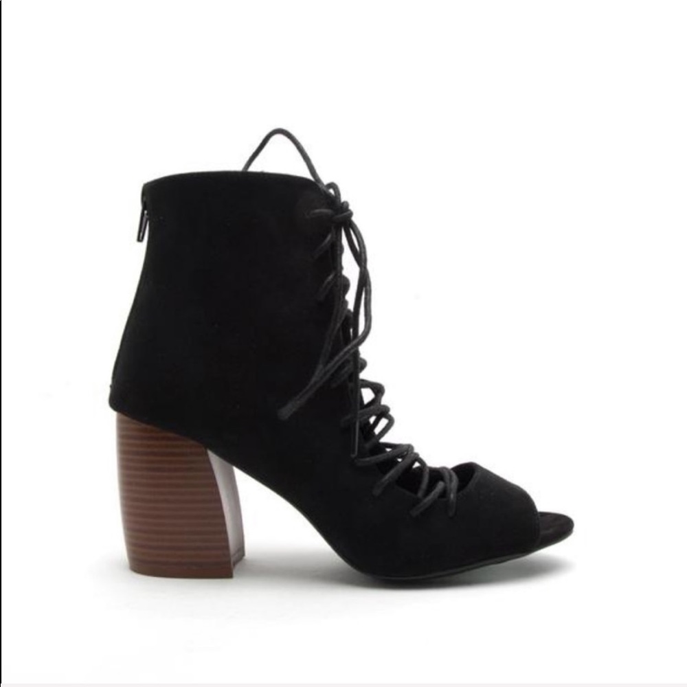 ✨NEW Lola Lace Booties- in Black - Picture 4 of 8
